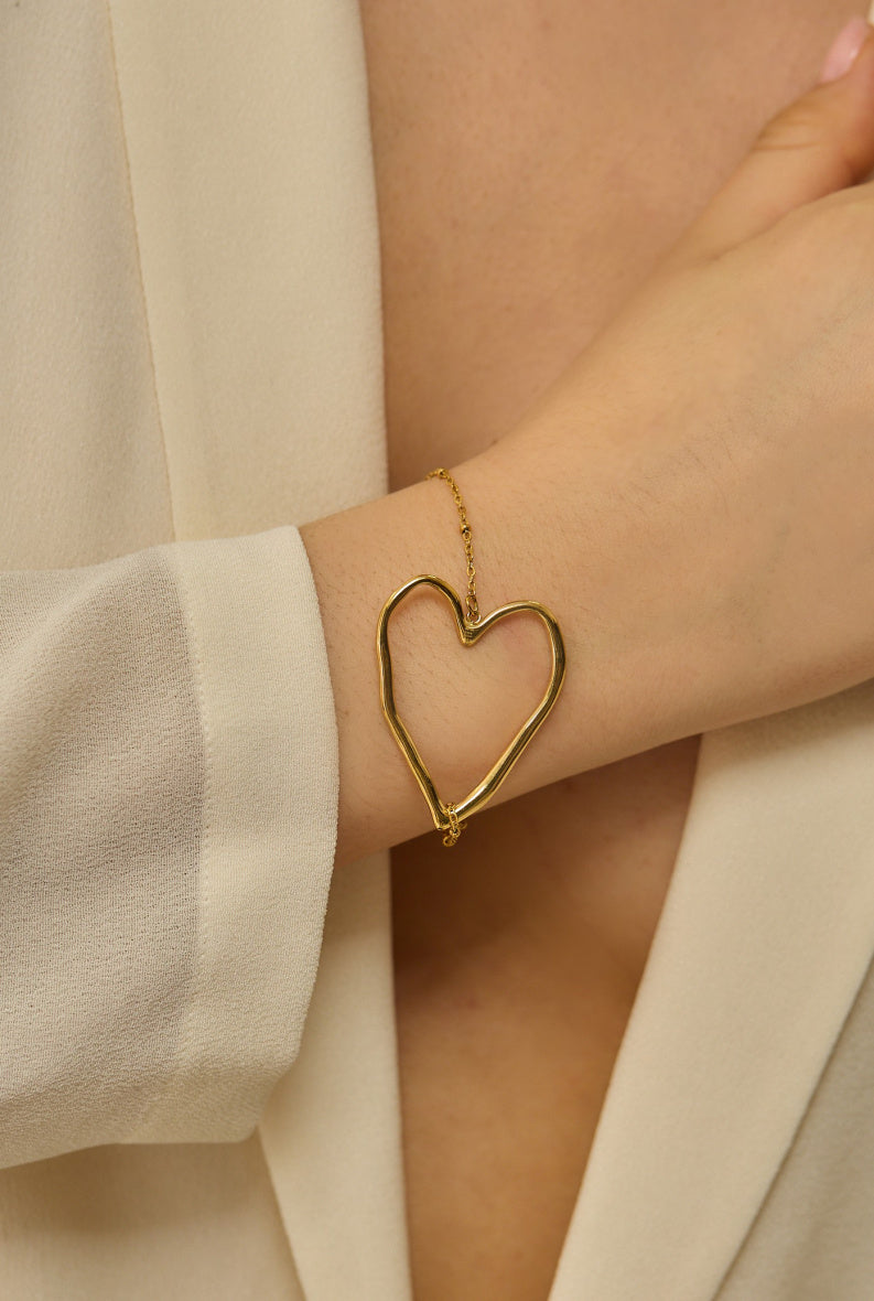 Gold heart bracelet