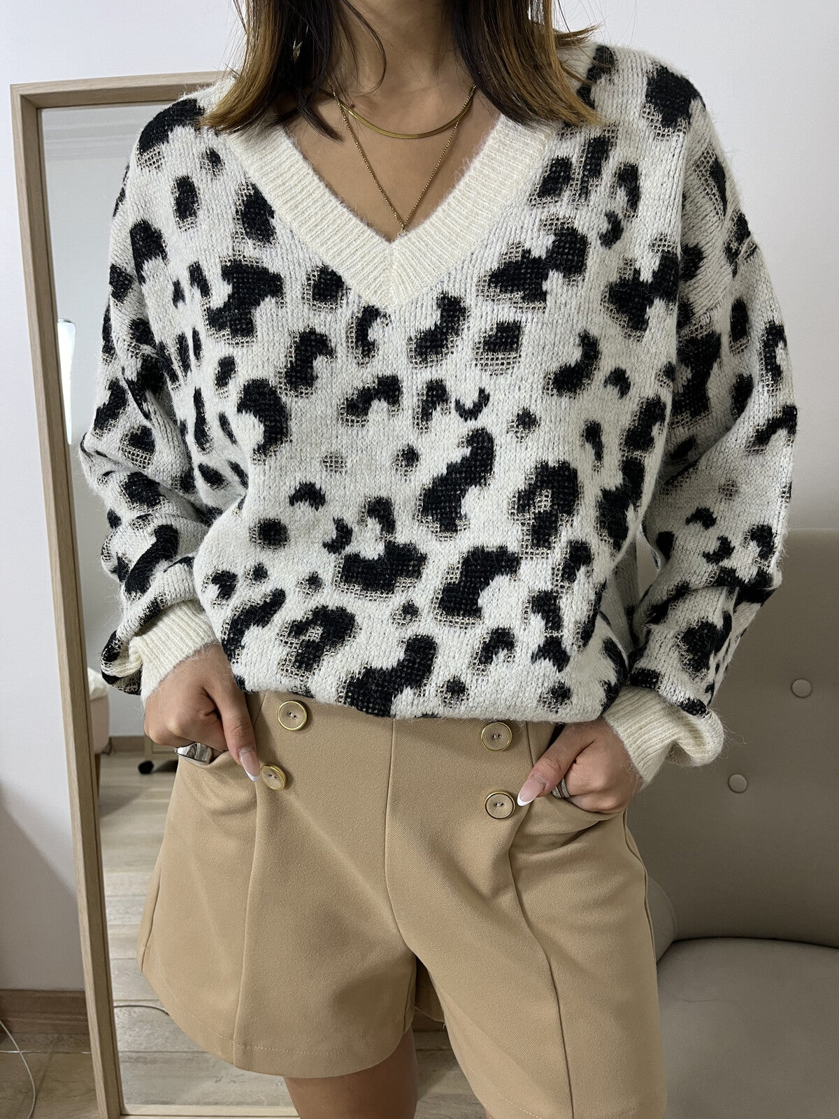 Leopard print sweater v neck gold stitching