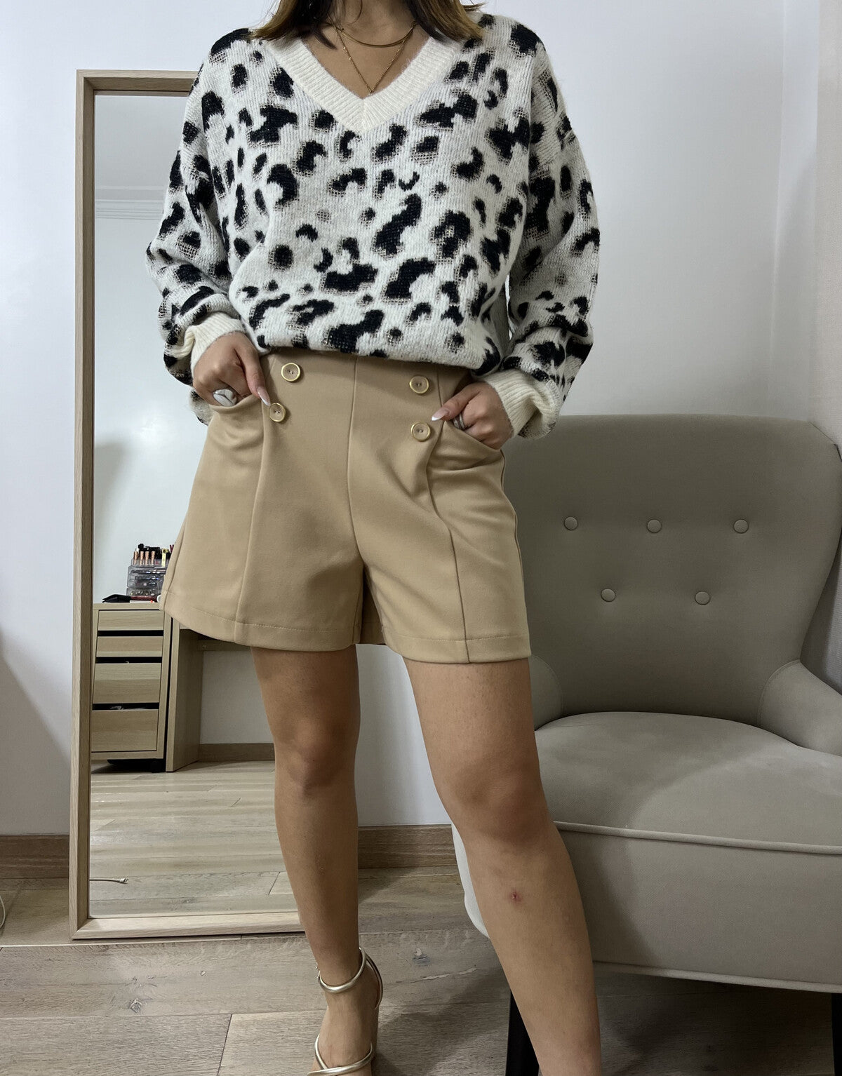 Leopard V sweater