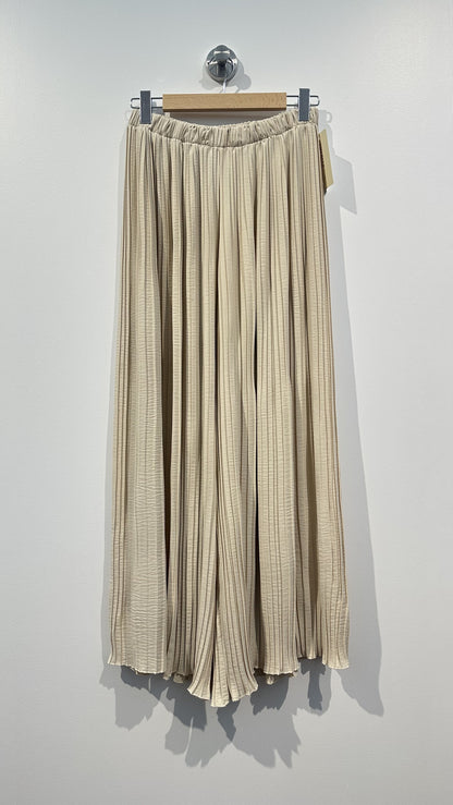Elegant Long Pleated Trousers - Beige