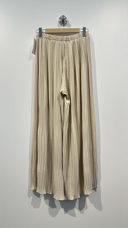 Elegant Long Pleated Trousers - Beige